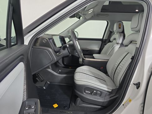 Used 2025 Rivian R1S Adventure AWD/4WD image 20