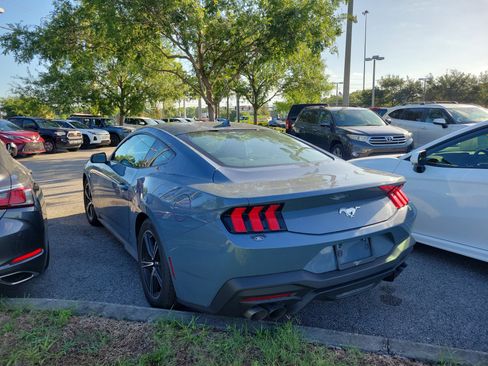 Used 2024 Ford Mustang Coupe RWD image 4
