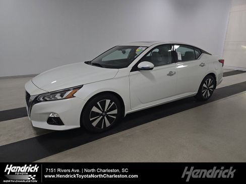 Used 2021 Nissan Altima 2.5 SL image 1