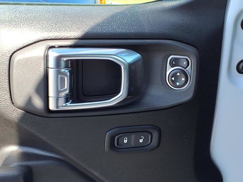 Used 2025 Jeep Wrangler Unlimited Rubicon AWD/4WD image 22