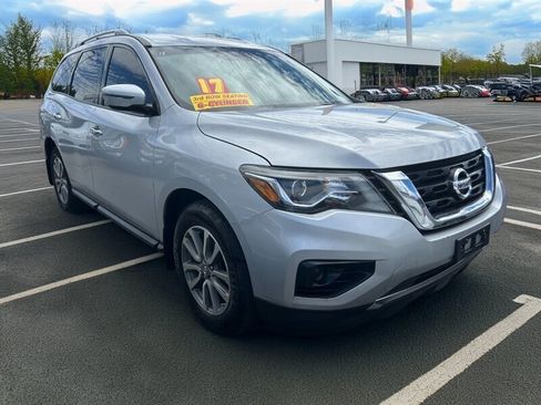 Used 2017 Nissan Pathfinder S image 29
