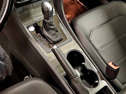 Used 2018 Volkswagen Passat 2.0T SE image 10