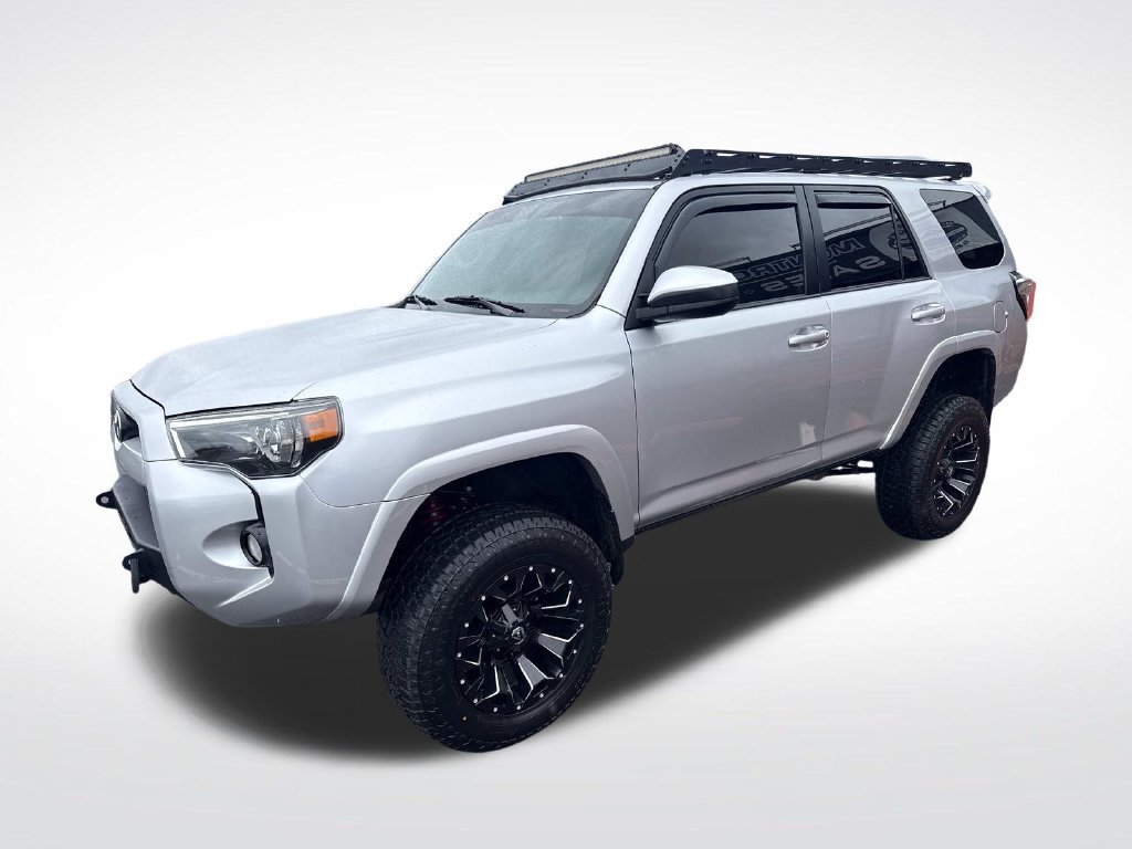 Used 2014 Toyota 4Runner SR5 AWD/4WD image 3