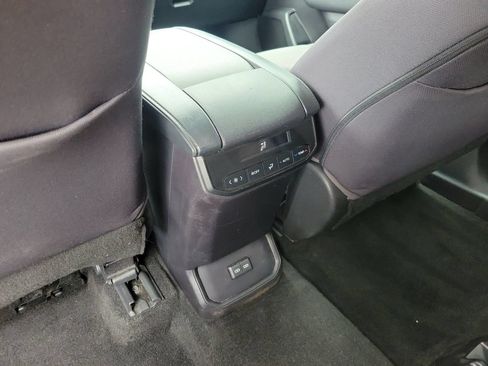 Used 2023 Toyota Highlander LE FWD image 12