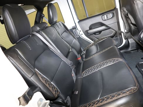 Used 2022 Jeep Wrangler Unlimited Sahara AWD/4WD image 31