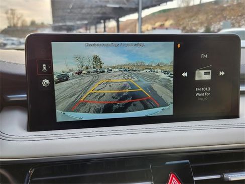 Used 2025 Genesis G70 2.5T image 13