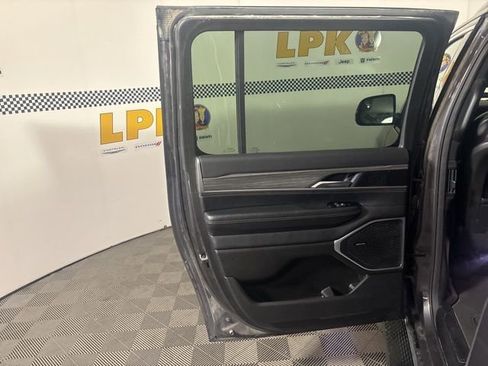 Used 2024 Jeep Wagoneer L Series II w/ Flexible Seating Group image 27