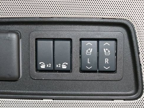 Used 2025 Cadillac Escalade ESV Sport Platinum w/ LPO, Floor Liner Package AWD/4WD image 16