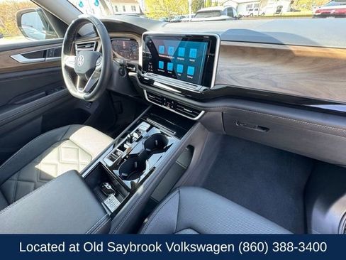 Used 2025 Volkswagen Atlas SE AWD/4WD image 31