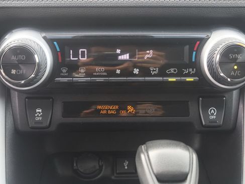 Certified 2020 Toyota RAV4 XLE w/ Convenience Package AWD/4WD image 7