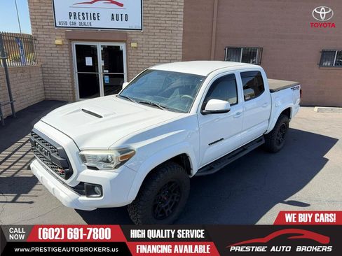 Used 2017 Toyota Tacoma TRD Sport w/ Tow Package (A/T) AWD/4WD image 4