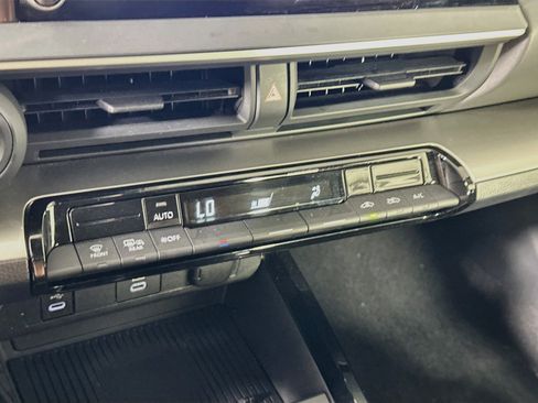 Used 2025 Toyota Prius LE FWD image 23