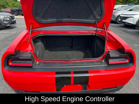 Used 2016 Dodge Challenger R/T w/ Driver Convenience Group RWD image 19