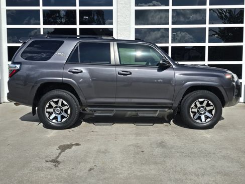 Used 2020 Toyota 4Runner TRD Off-Road Premium AWD/4WD image 2
