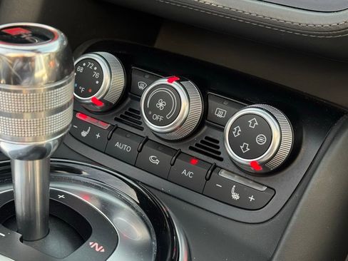 Used 2014 Audi R8 V10 w/ Full Leather Package image 65