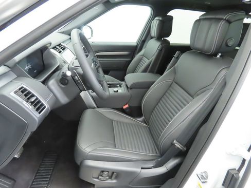 Used 2024 Land Rover Discovery Dynamic SE image 19
