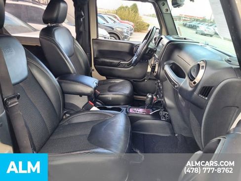 Used 2016 Jeep Wrangler Sahara image 9