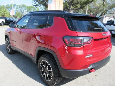 Certified 2025 Jeep Compass Trailhawk w/ Trailhawk Elite Group image 5