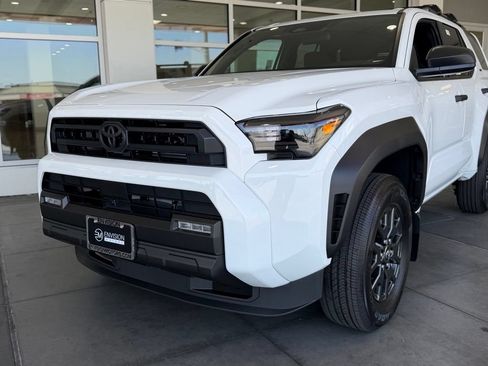 New 2026 Toyota 4Runner SR5 AWD/4WD image 3