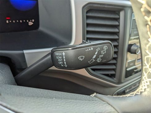 Certified 2022 Volkswagen Atlas Cross Sport SE image 32