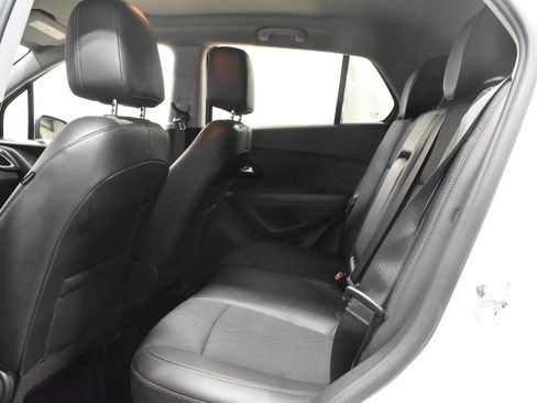 Used 2022 Chevrolet Trax LT w/ LT Convenience Package AWD/4WD image 8
