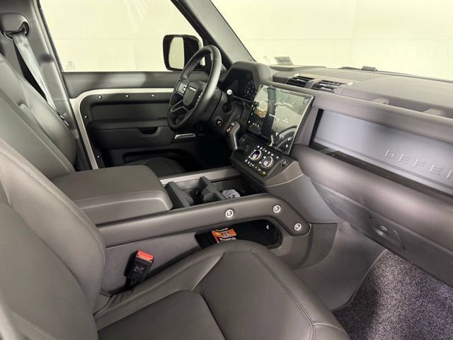 New 2026 Land Rover Defender 130 X-Dynamic SE AWD/4WD image 36
