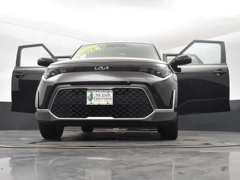 Used 2023 Kia Soul LX w/ LX Technology Package FWD image 11