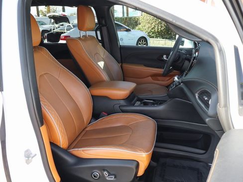 Used 2022 Chrysler Pacifica Pinnacle image 56