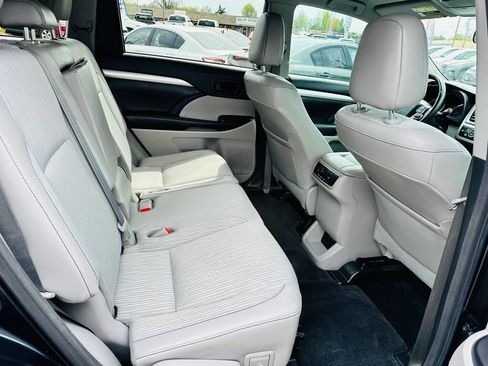 Used 2017 Toyota Highlander Plus w/ Carpet Mat Package image 17
