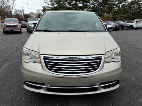 Used 2012 Chrysler Town & Country Limited w/ Luxury Group image 21