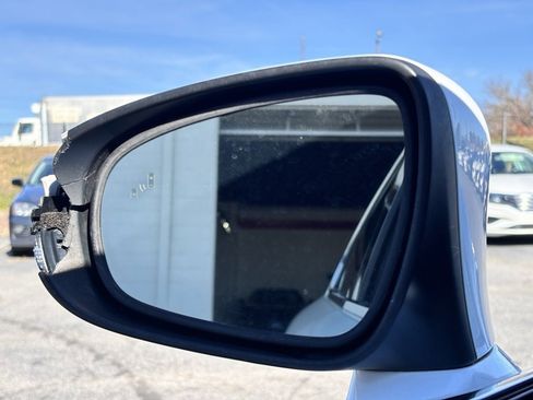 Used 2017 Lexus IS 200t image 17