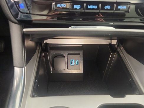 Used 2022 Ford Explorer Limited w/ Equipment Group 301A image 17