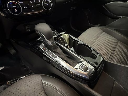 Used 2025 Chevrolet Trax LT image 38