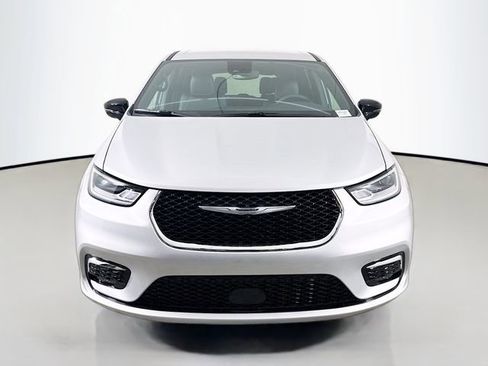 New 2026 Chrysler Pacifica Select image 2