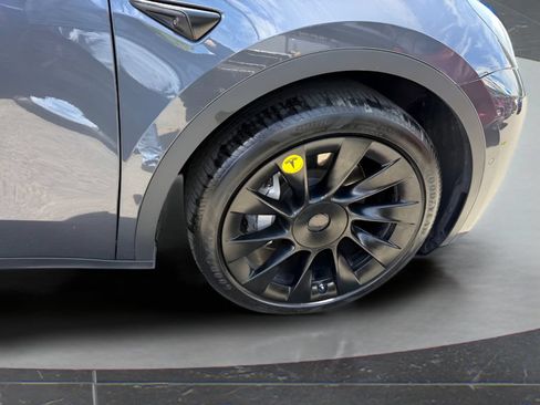 Used 2021 Tesla Model Y Long Range AWD/4WD image 13
