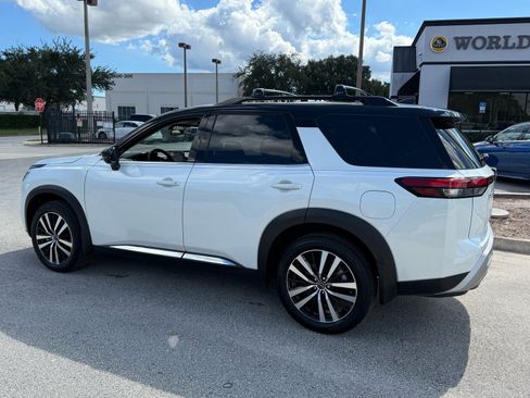 Used 2025 Nissan Pathfinder Platinum image 10
