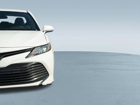 Used 2018 Toyota Camry LE image 36