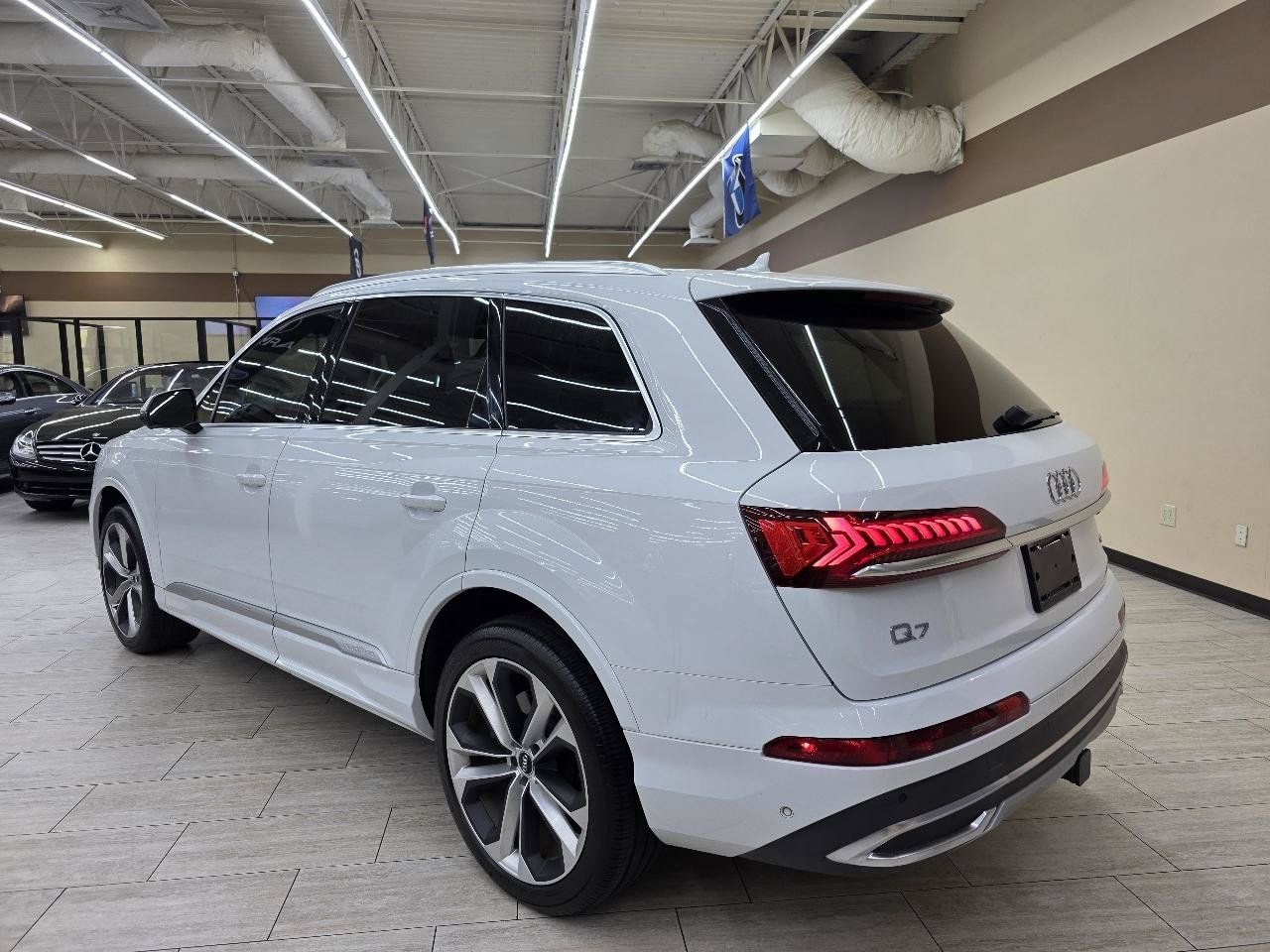 Used 2020 Audi Q7 3.0T Premium Plus w/ Premium Plus Package AWD/4WD image 8