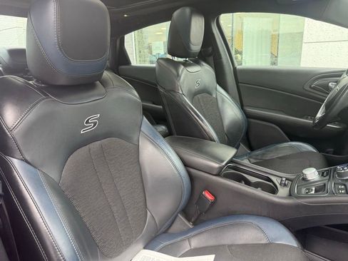 Used 2016 Chrysler 200 S w/ Navigation & Sound Group I image 28