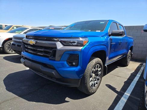 Used 2023 Chevrolet Colorado LT w/ LT Convenience Package III AWD/4WD image 2