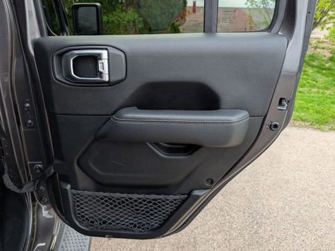 Used 2019 Jeep Wrangler Unlimited Sahara AWD/4WD image 33