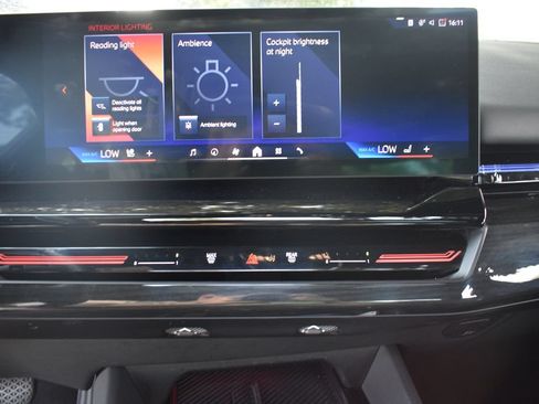 Used 2025 BMW 530i RWD image 16