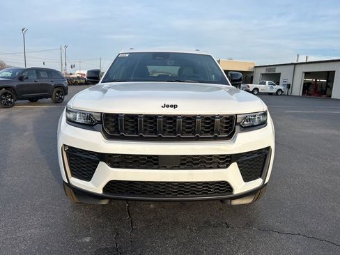 New 2026 Jeep Grand Cherokee Altitude AWD/4WD image 10