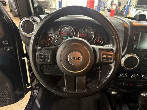 Used 2013 Jeep Wrangler Unlimited Rubicon w/ Connectivity Group AWD/4WD image 14