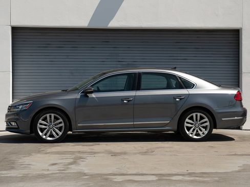 Used 2016 Volkswagen Passat 3.6 SEL Premium FWD image 6