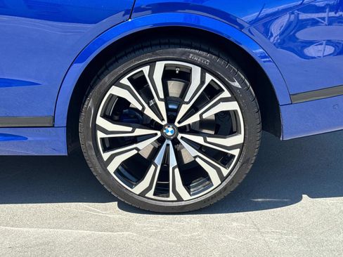 Used 2025 BMW X7 M60i image 7