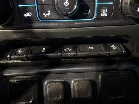 Used 2018 Chevrolet Silverado 1500 LT w/ Texas Edition image 34