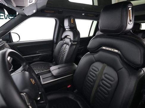 Used 2025 Rivian R1S Adventure Dual AWD/4WD image 4