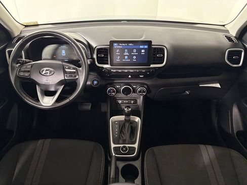 Used 2025 Hyundai Venue SEL FWD image 32