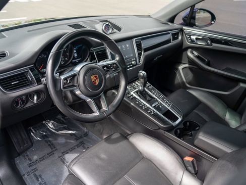 Used 2018 Porsche Macan AWD/4WD image 4